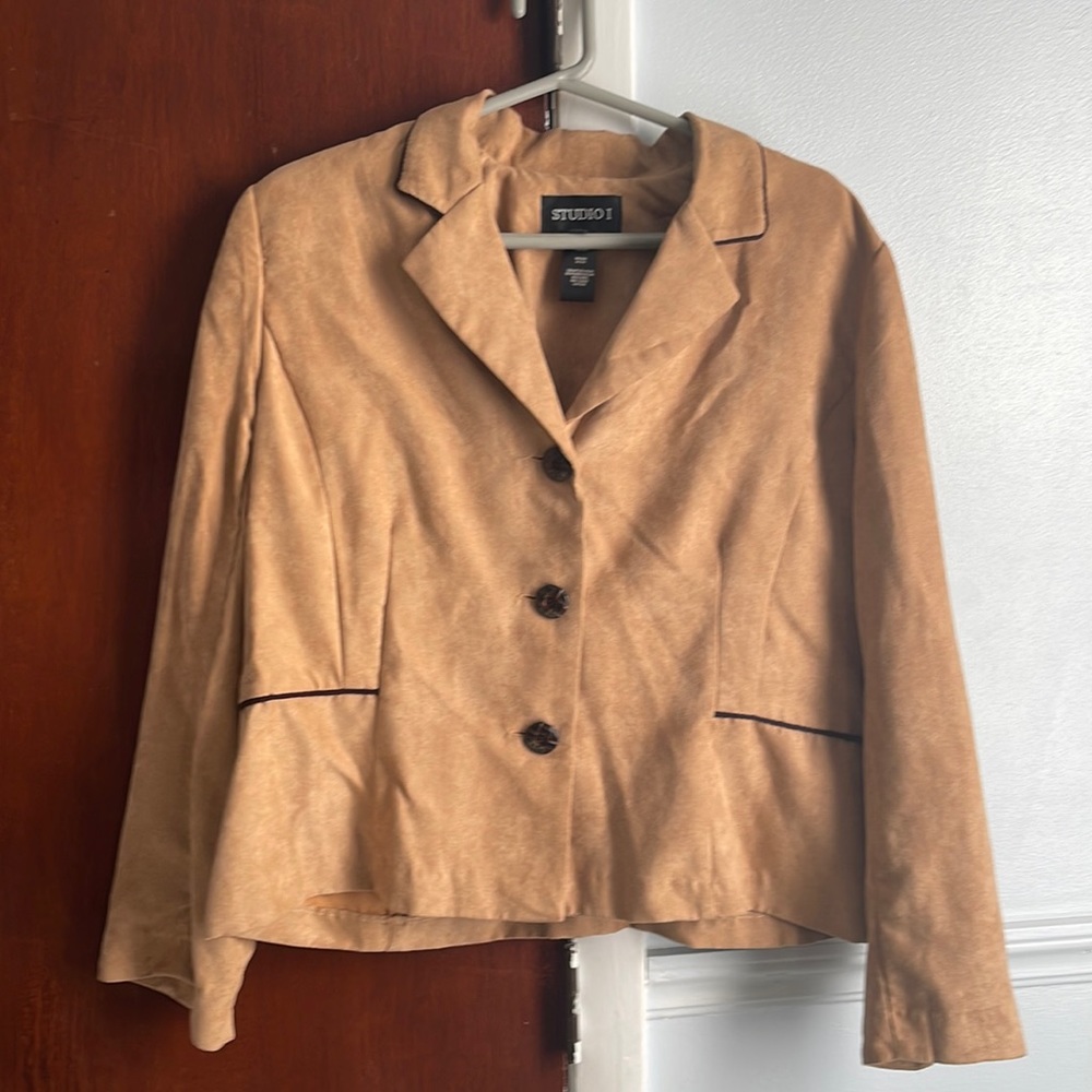 Studio I Womens Suede LOOK Beige 3 Button Blazer Jacket Coat.